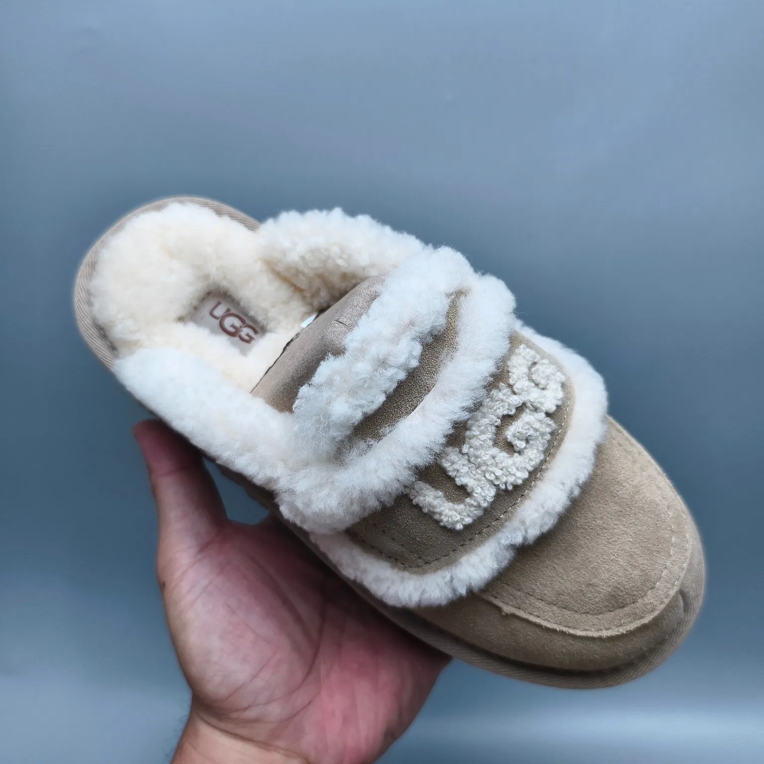 💰480 UGG sheepskin all-in-one snow boots 1208 Thick-soled curly fur casual fur flip flops with large logo Color: maroon sand antelope brown black chocolate Code number: 35-40 yards
